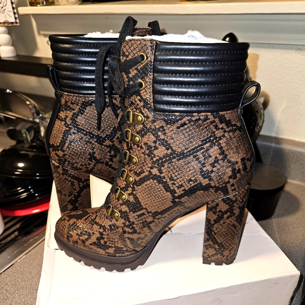 Women's Boot Heel